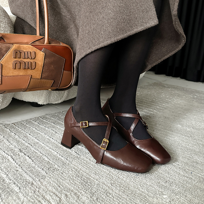 2025 primavera nuevo estilo retrógrado francés marizhen zapatos de cabeza cuadrada de talón grueso de viaje ol zapatos de talón alto para mujeres