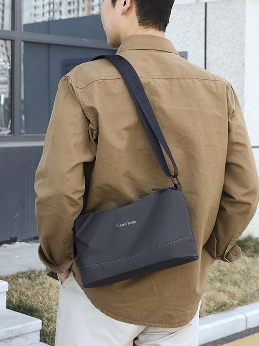 Nuevo bolso cruzado informal y moderno, versátil para ir al trabajo, mochila multifuncional para hombre, película de cuero impermeable, bolso de hombro con múltiples compartimentos