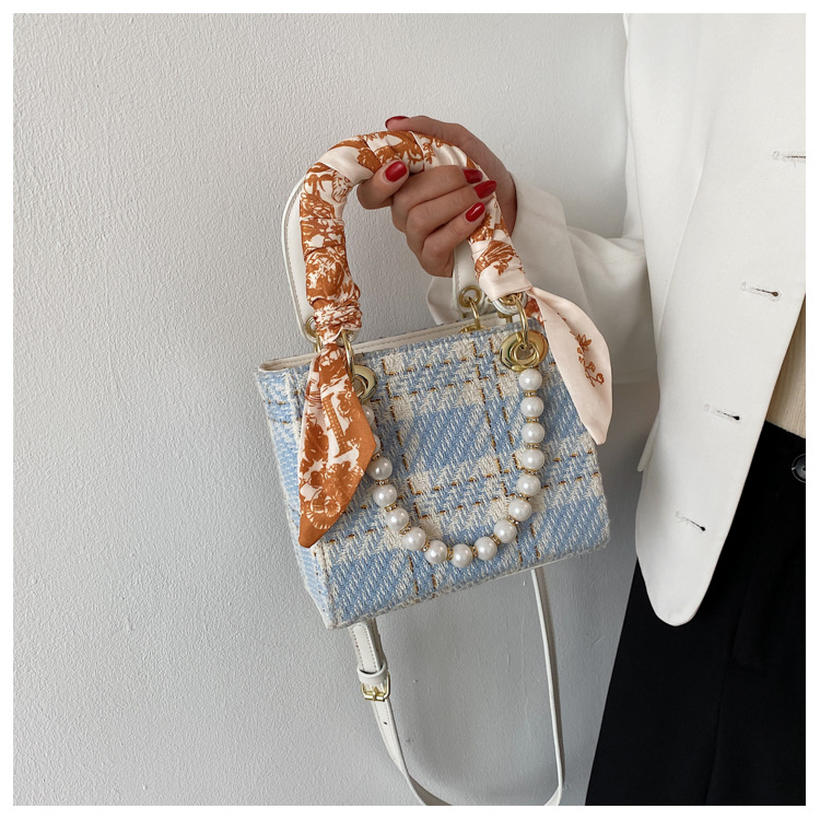 Fashion Plaid Pattern Pearl Chain Cross-body Handbag display picture 9