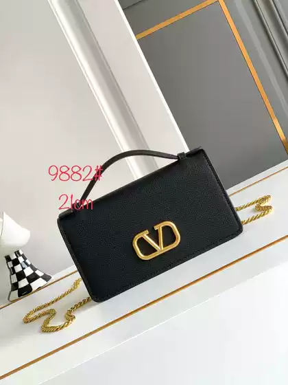 Brand New 2025 Summer Factory Direct V-Cut Small Square Bag Crossbody Handbag Shoulder Bag Envelope Leather Bag