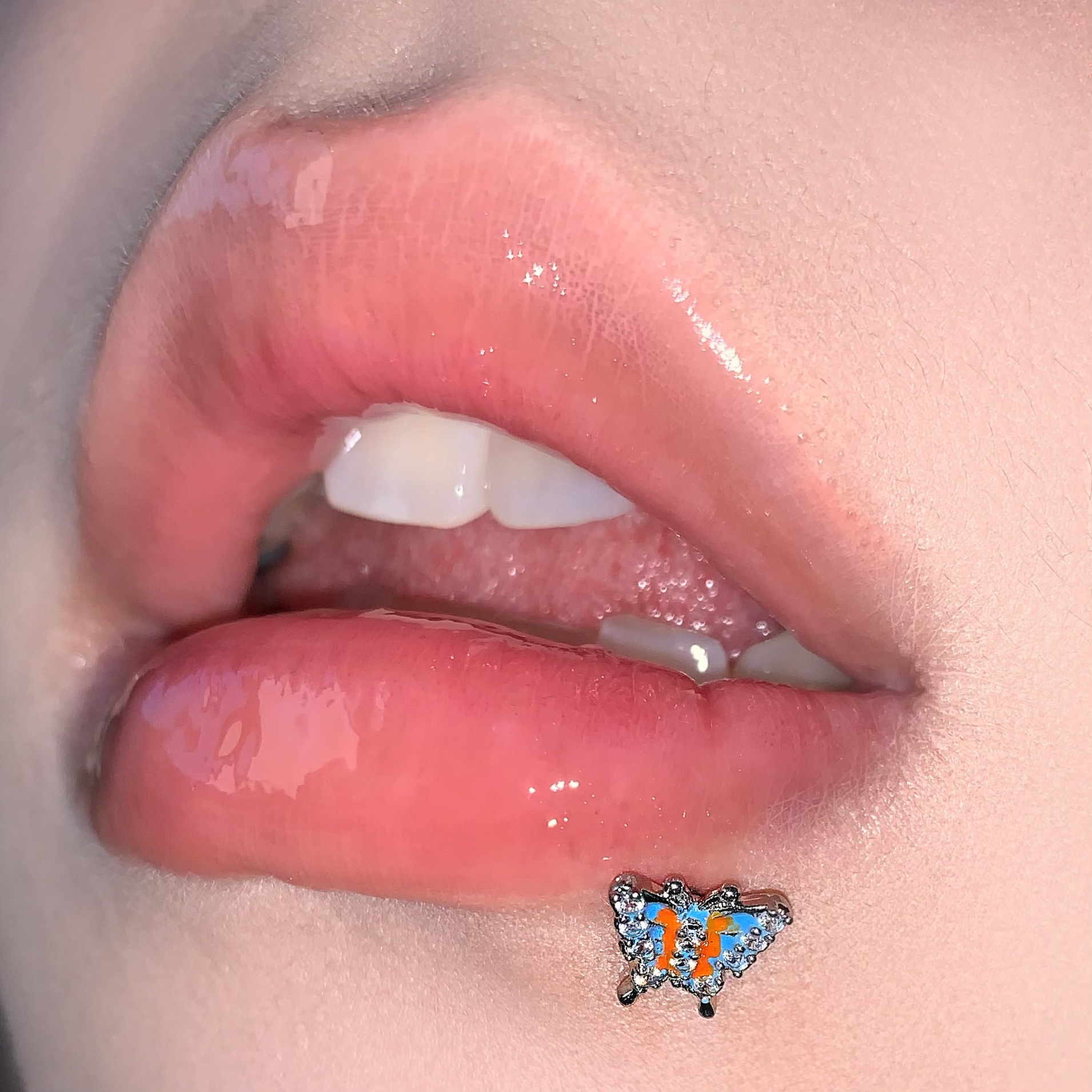 Super Flash Gradient Butterfly Lip Nail Steel Titanium Diamond Straight Nail Cochlea Ear Bone Nail Niche Hot Girl Puncture Jewelry Wholesale detail image 7