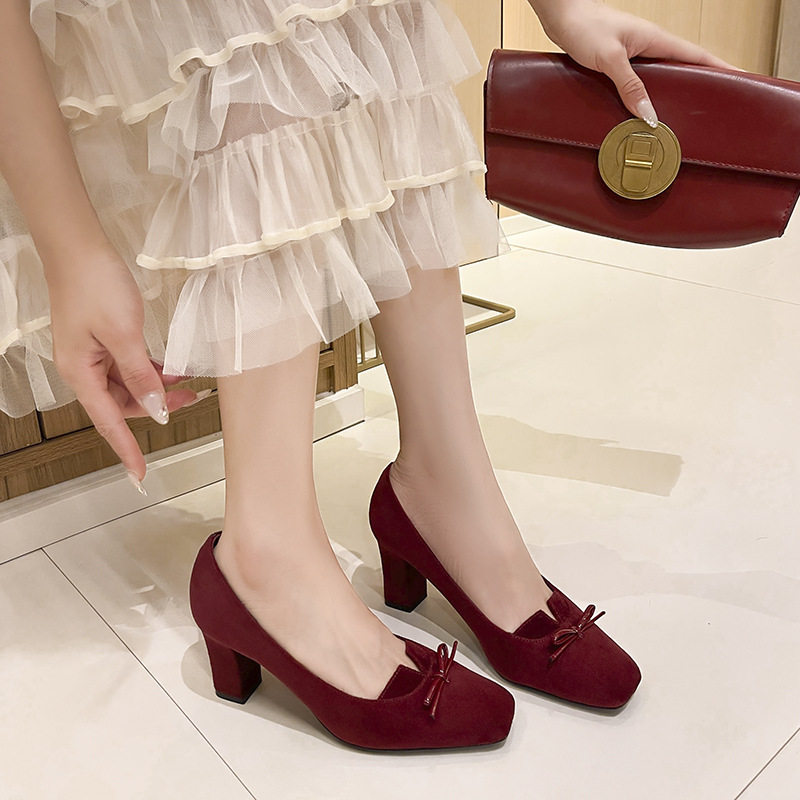 Giày cao gót nữ mũi vuông gót dày 6–8 cm thiết kế thanh lịch có nơ — màu kaki, màu nâu, rượu vang đỏ