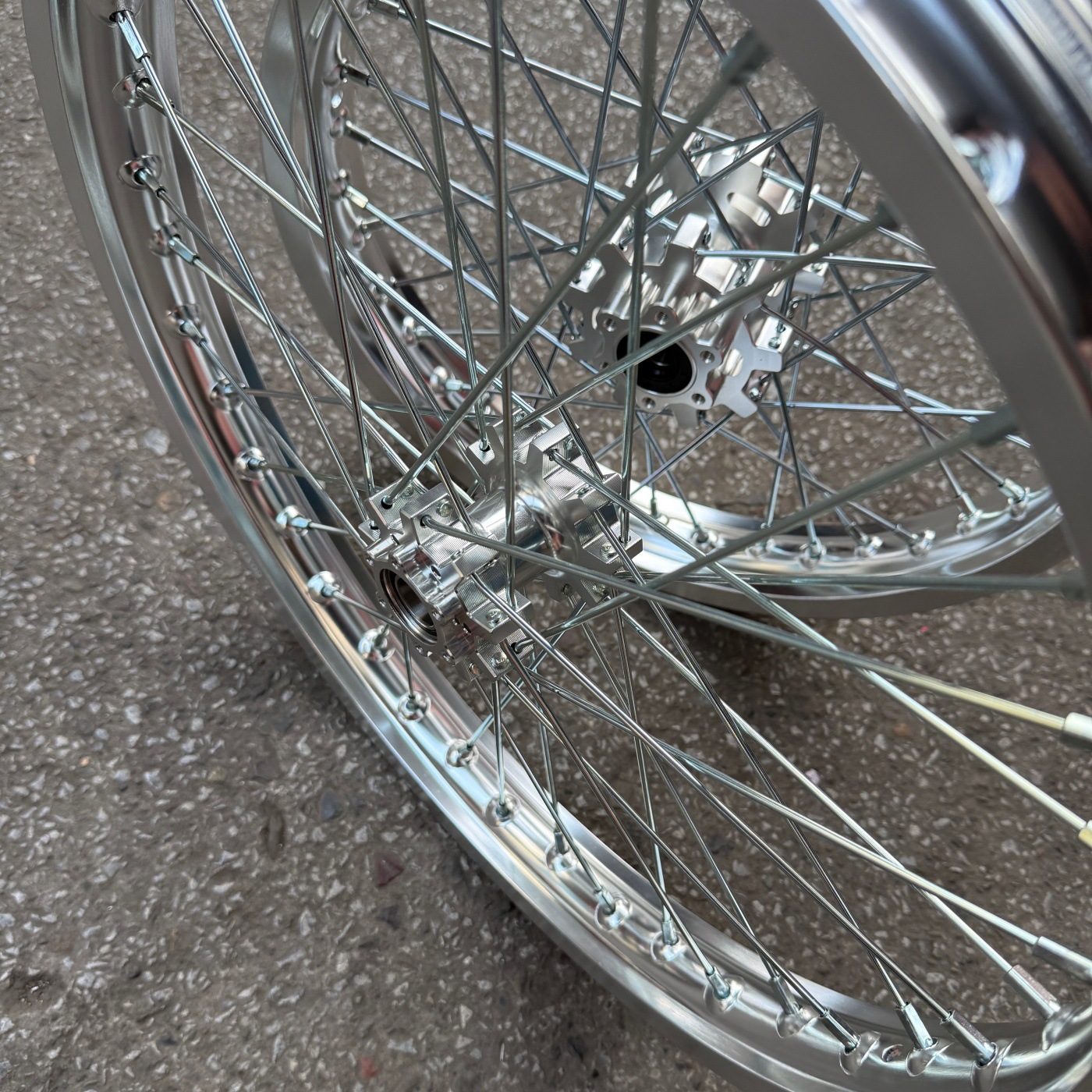 Suitable for QiuLong LightBee modification, 1.60-19 front, 1.85-16 rear, straight-pull CNC silver wheel hub assembly, LightBee wheel set