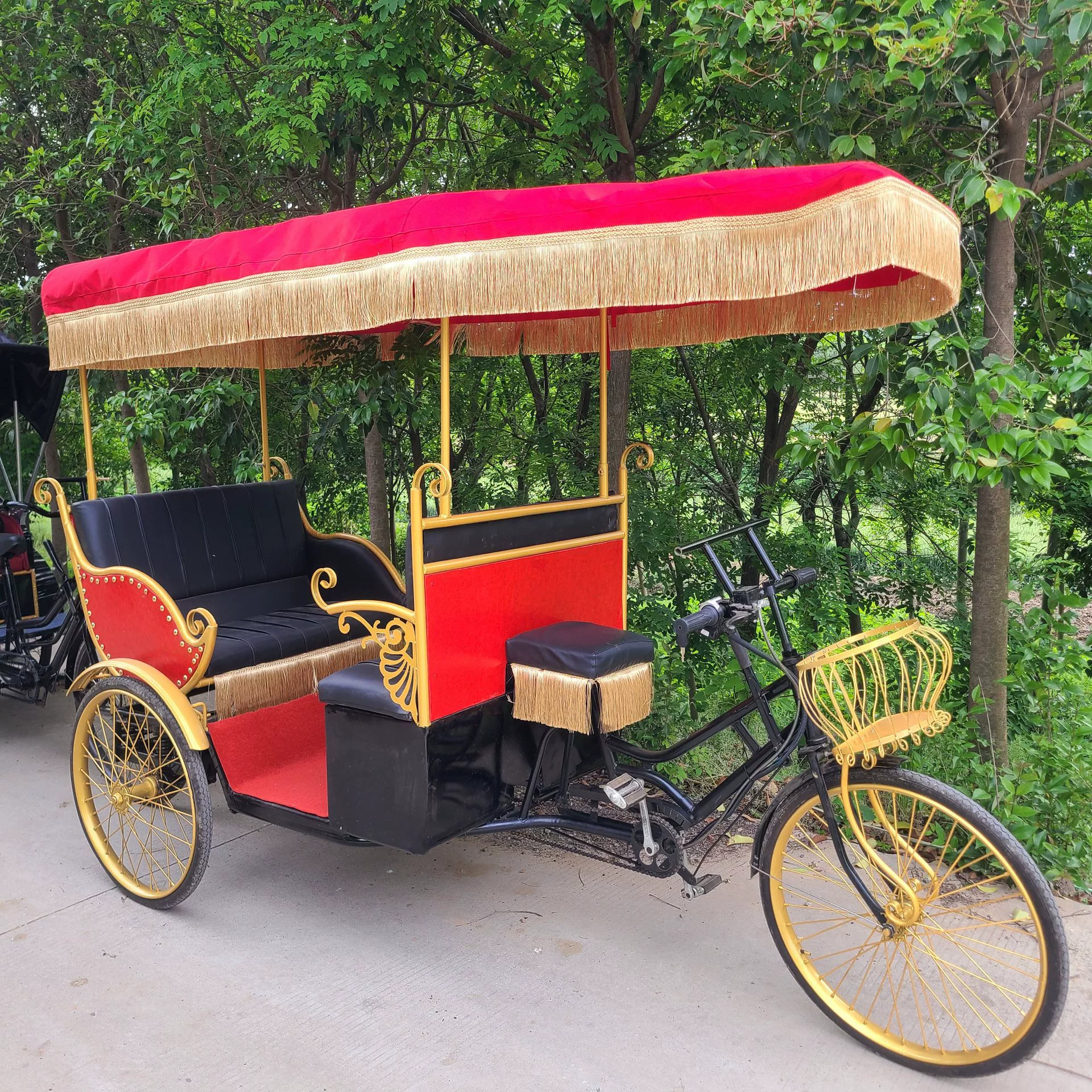Рикша с приводом от человека, автомобиль Республики Китай, старая ретро-рикша с приводом от человека, свадебная, кино- и телевизионная фотография, прием в живописном месте