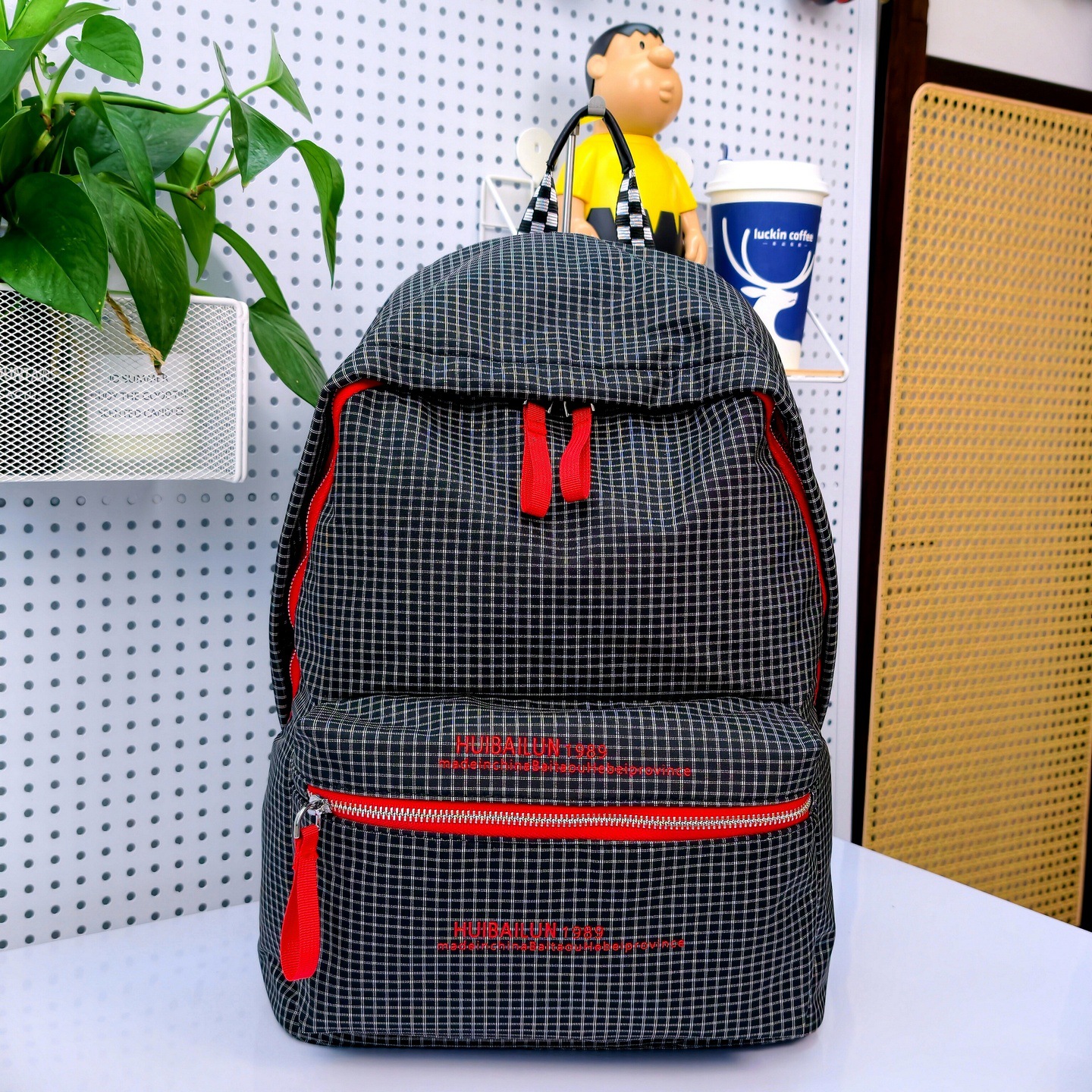 Wholesale Retro Plaid Backpacks for Women, Large-Capacity Travel Bags, Computer Bags, Student School Bags, Commuter Backpacks