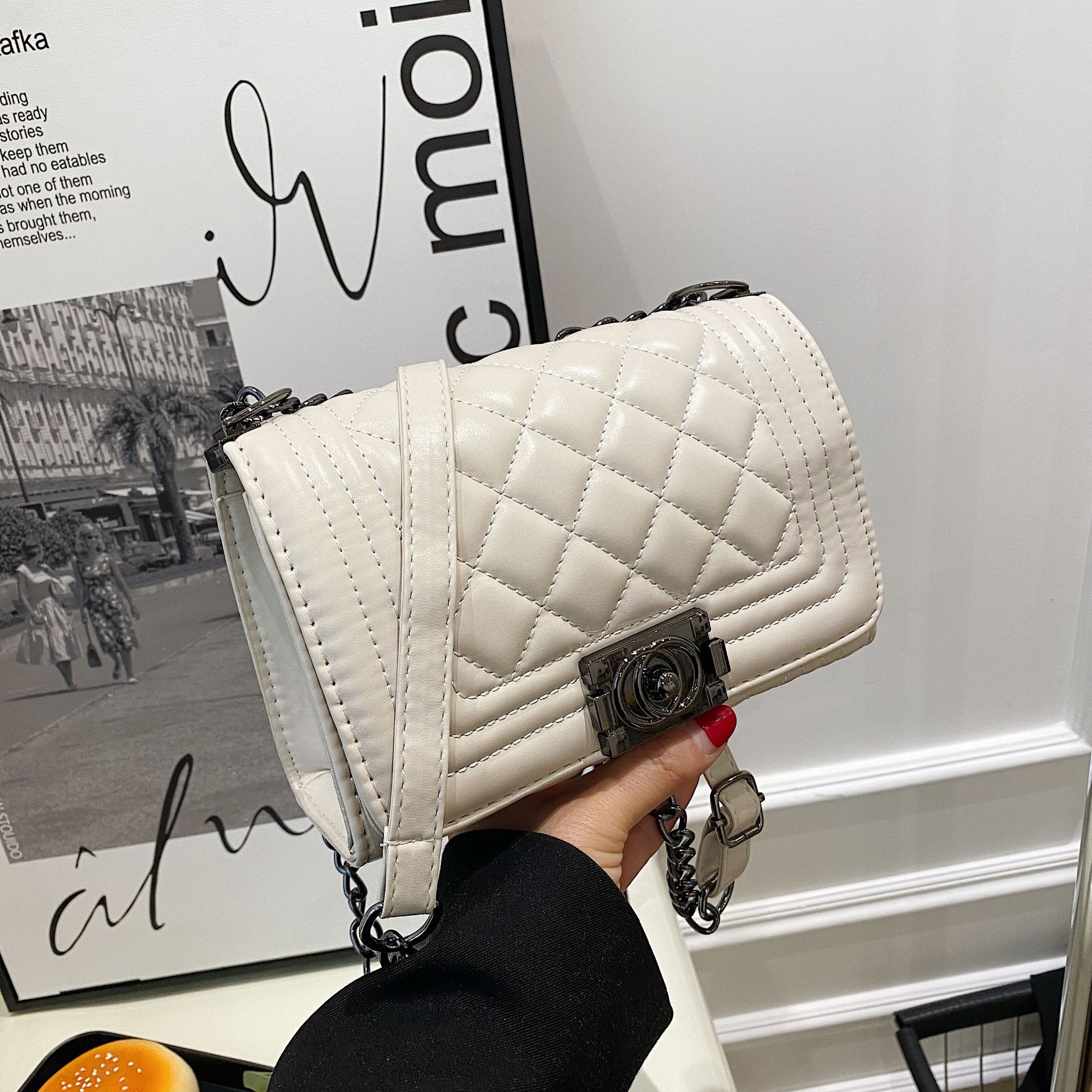 Women's Small Pu Leather Lingge Fashion Square Flip Cover Crossbody Bag display picture 21