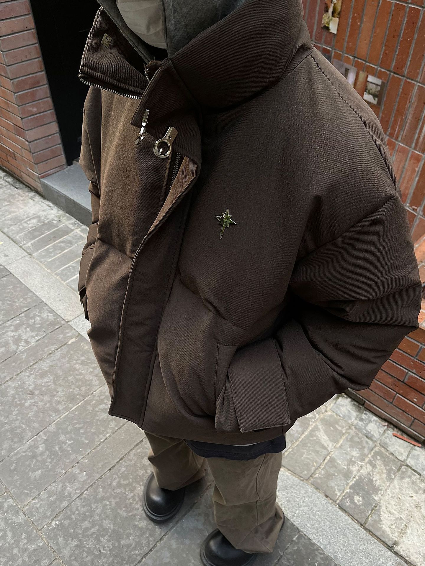 다크 브라운