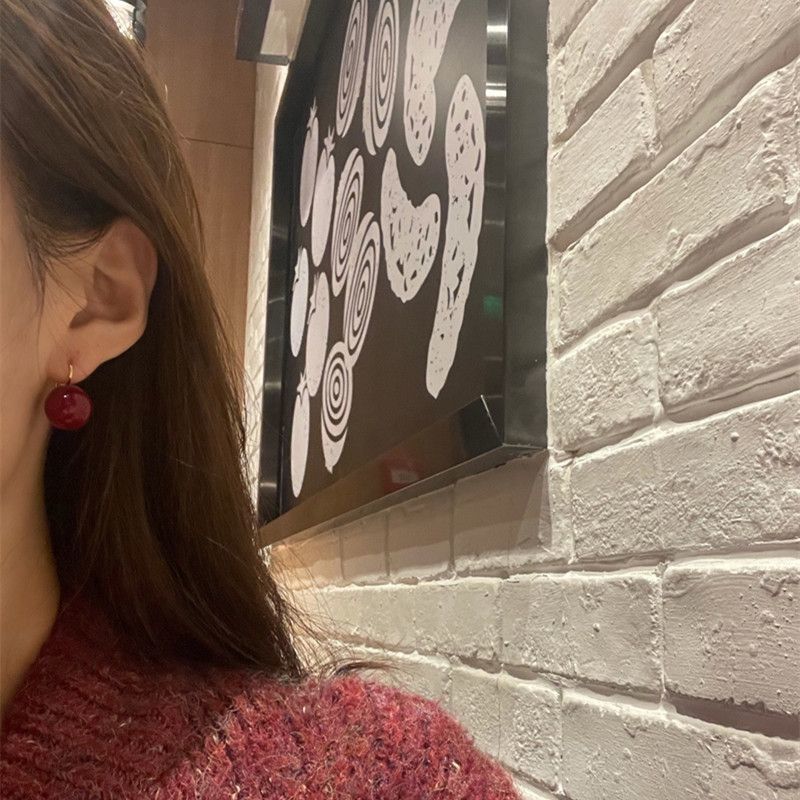 [Retro puerto de aretes] aretes de aretes rojos importados de Corea del Sur, aretes de perlas de 16 mm.