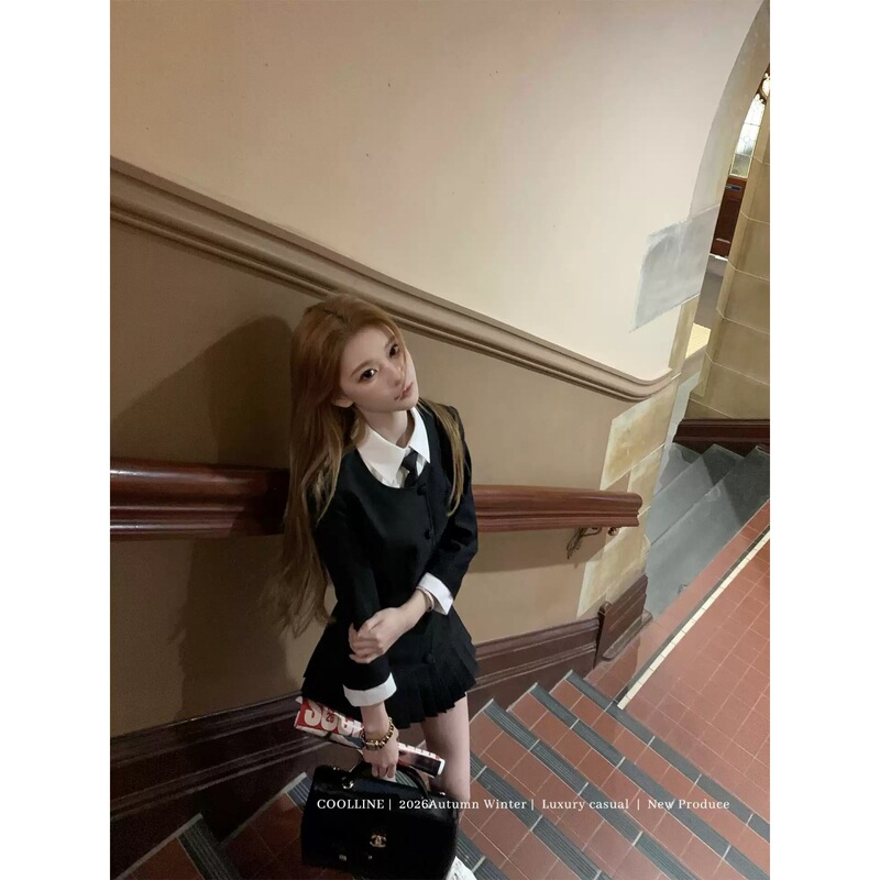 COLLINE Lin Zixi, a school-themed outfit featuring a faux two-piece dark-style JK academy suit dress COLLINE Lin Zixi, a school-themed outfit featuring a faux two-piece dark-style JK academy suit dress