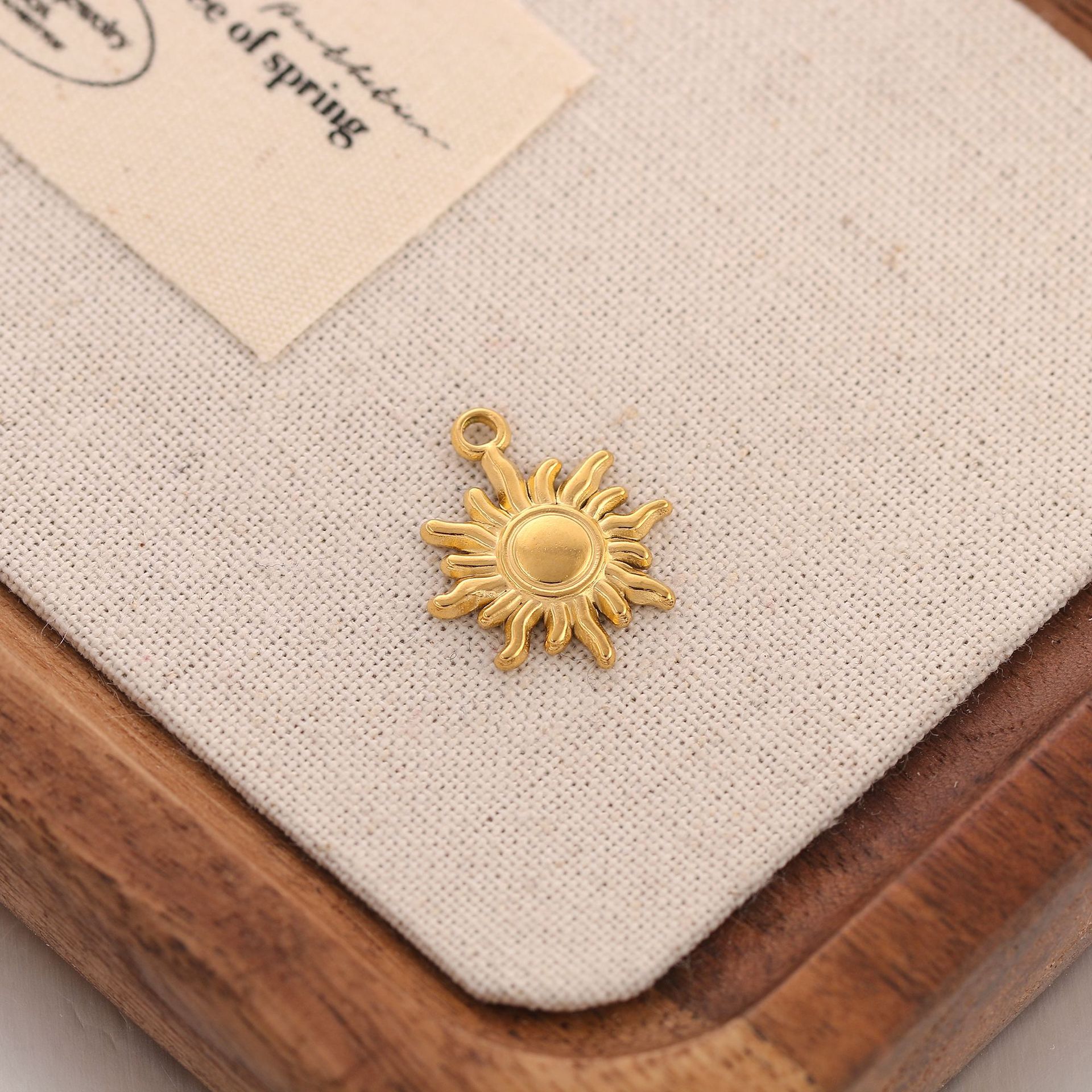 18K Gold Plated Plating Material 1 Piece 17 * 20mm 304 Stainless Steel 18K Gold Plated Sun Pendant