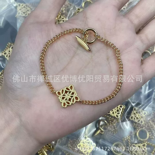 Lowe's Style Moon Cake Bracelet with Label for Women Fashion Simple Ot Buckle Bracelet for Women Factory Direct Daifa