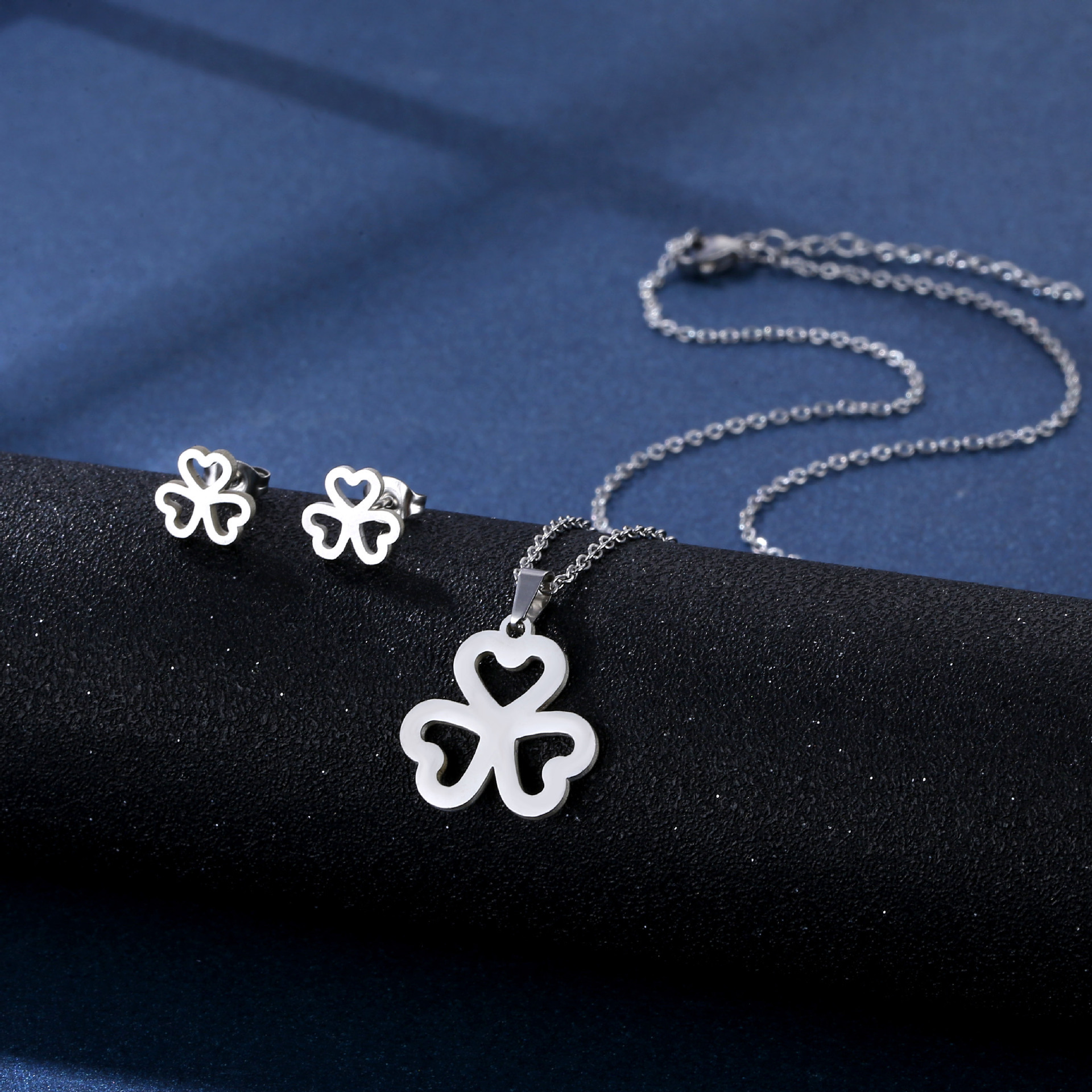 Simple Style Four Leaf Clover Letter Pineapple Stainless Steel Earrings Necklace 3 Piece Set