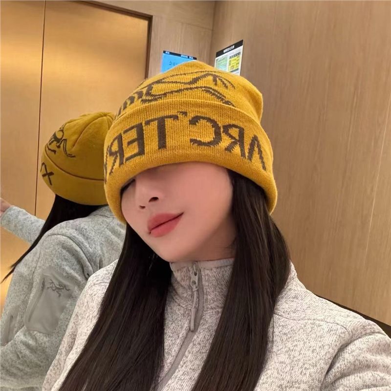 Outdoor Hiking Hat with Thick Thread, Trendy Cold Weather Hat for Autumn and Winter, Warm Knitted Wool for Men and Women Couples