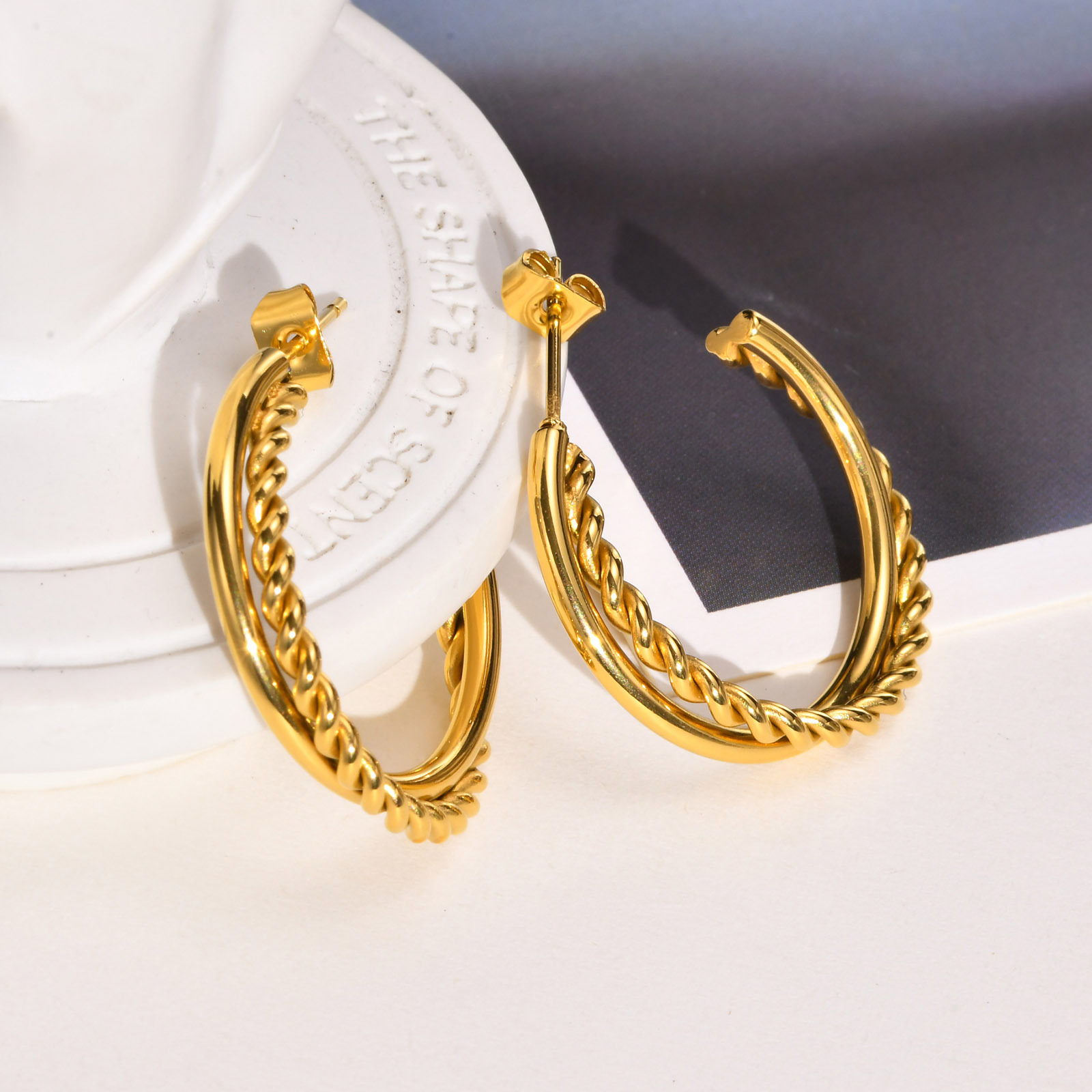 1 Pair Simple Style C Shape Twist Plating Stainless Steel Gold Plated Ear Studs display picture 3