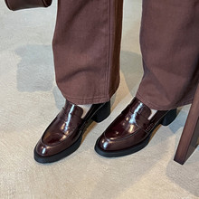 Ӣ���L�߸��ٴ��ЬŮ2025�ﶬ�¿�A�^ͨ�ڴָ�����ЬСƤЬ