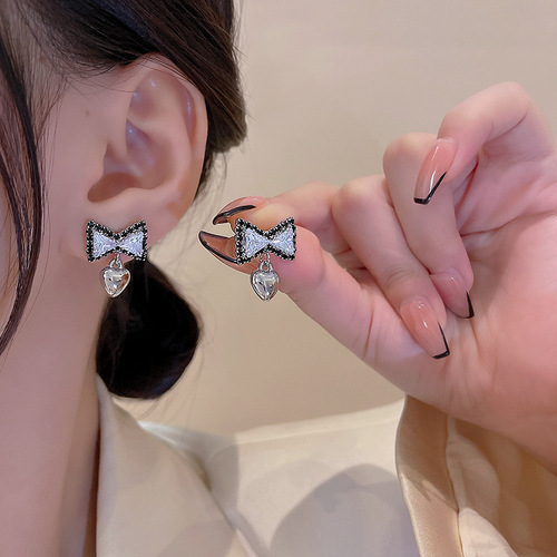 925 silver needles sweet cool style light luxury dark temperament high-end earrings internet celebrity cold trend hip-hop hot girl earrings