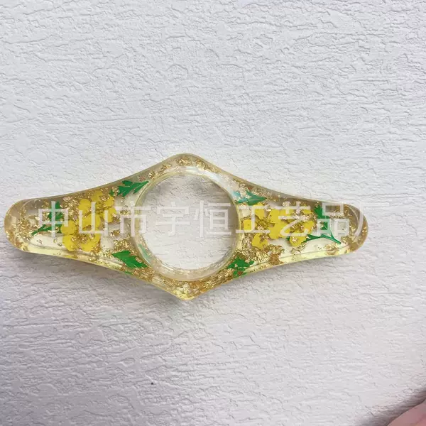 18 diamond shaped yellow flowers