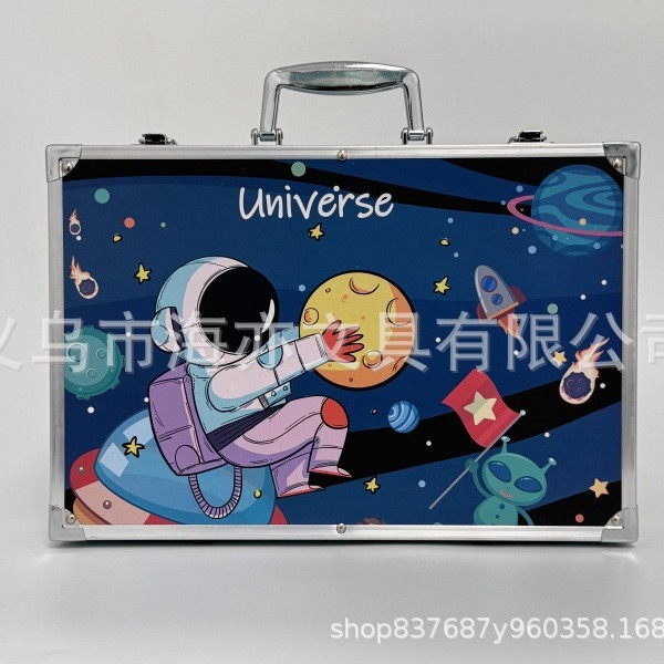 Astronauta de caja de aluminio