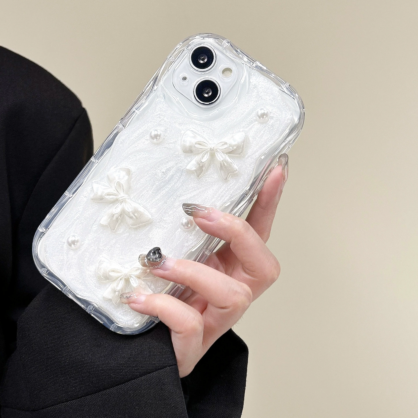 Чехол для телефона (Apple) iPhone 16 / 15 серии — 3D бабочки и жемчужины, прозрачный ТПУ