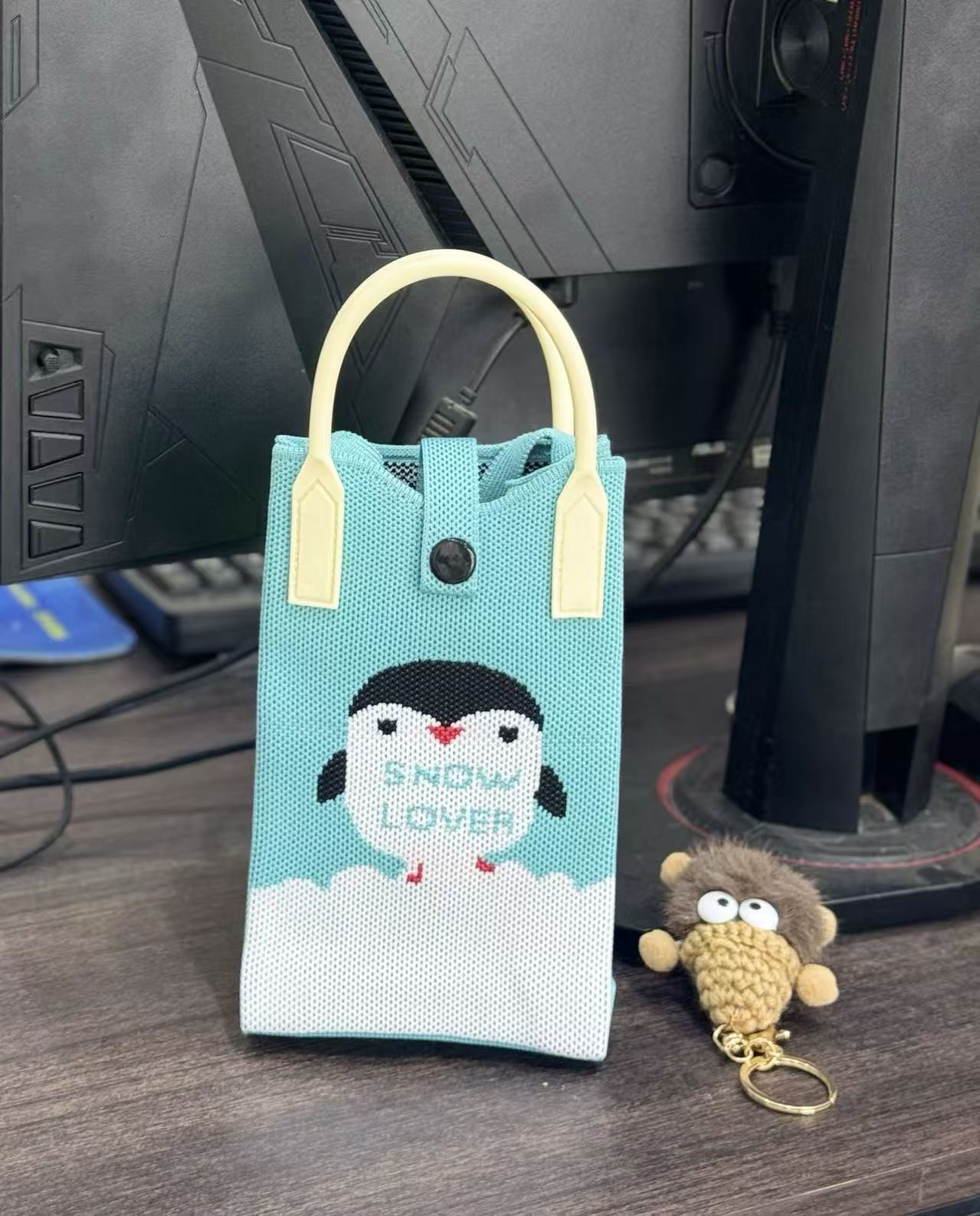 Pingüino blanco y verde