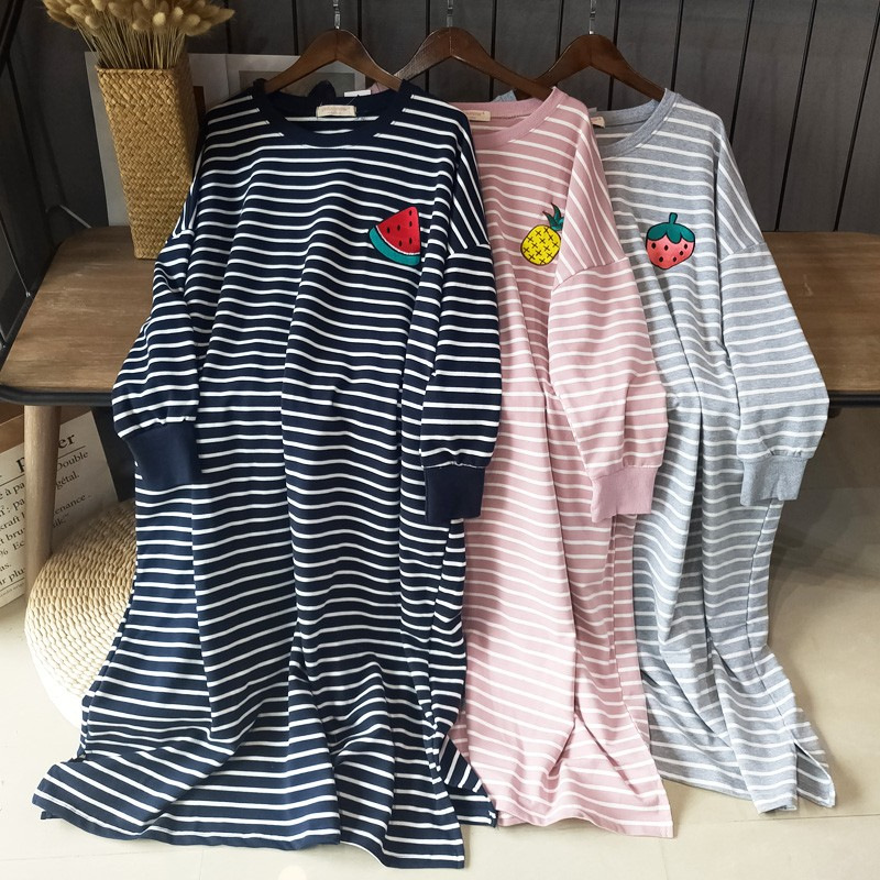 Primavera y otoño 2024 nuevo vestido de pijama de manga larga red rojo ins viento suelto bordado vestido de frutas a rayas ropa para el hogar