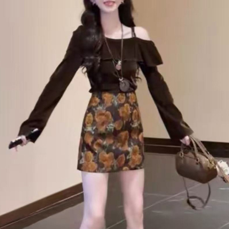 时尚设计感斜肩长袖荷叶边丝绒上衣女2025新款露肩打底衫T恤套装|undefined