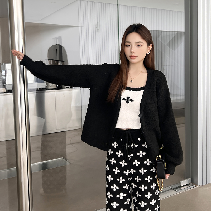 Soft Pajamas Women's Autumn and Winter Four-leaf Clover Elegant Warm-keeping Thickened Cardigan Wool Knitted Home Clothes Three-piece Set