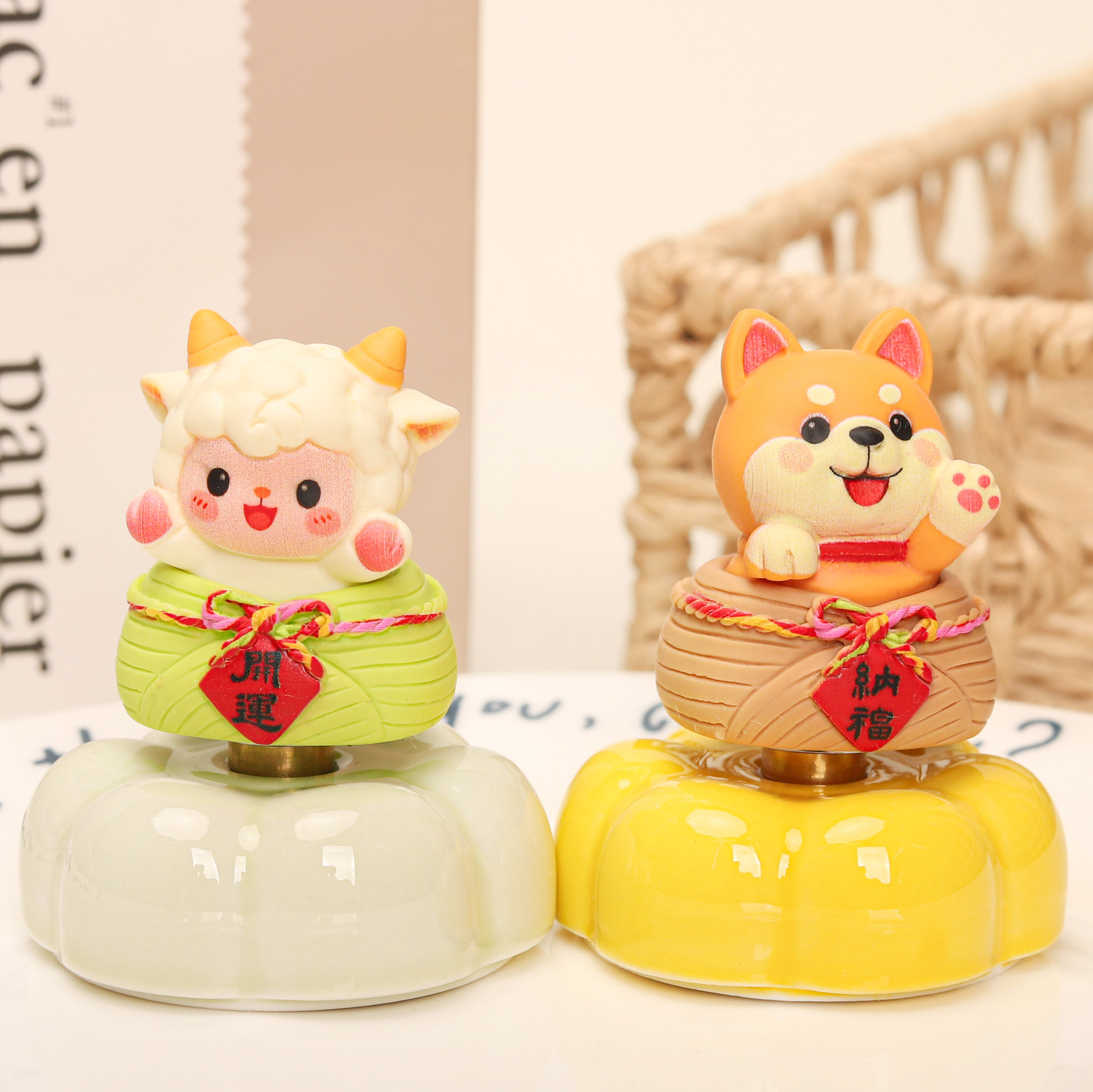 Internet Celebrity Dreamer Capybara Lulu Rotating Car and Desktop Ornament, Gift for Stalls and Giveaways, Wholesale