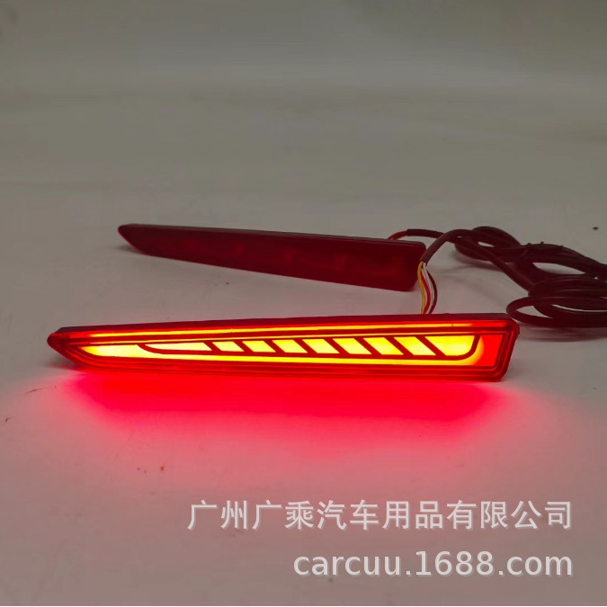 Adecuado para 19-21 Toyota raize lámpara de palanca trasera Toyota luz de freno de pelo grande luz de advertencia