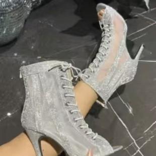 ���Q�W����a¶ֺ�߸���ЬŮ�r�м�ɫ�~����|���߸���������Ь