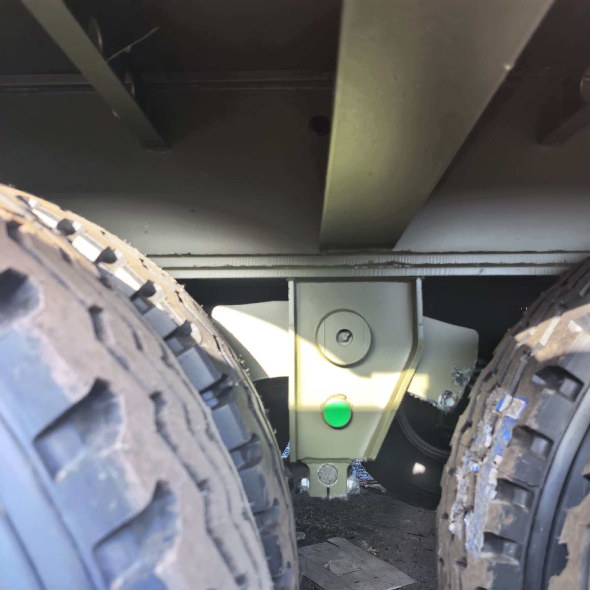 Cross-Border Export of Low-Platform Semi-Trailers to Africa and the Middle East, Engineering Machinery Transport Semi-Trailers, Four-Axle Low-Platform Trailers