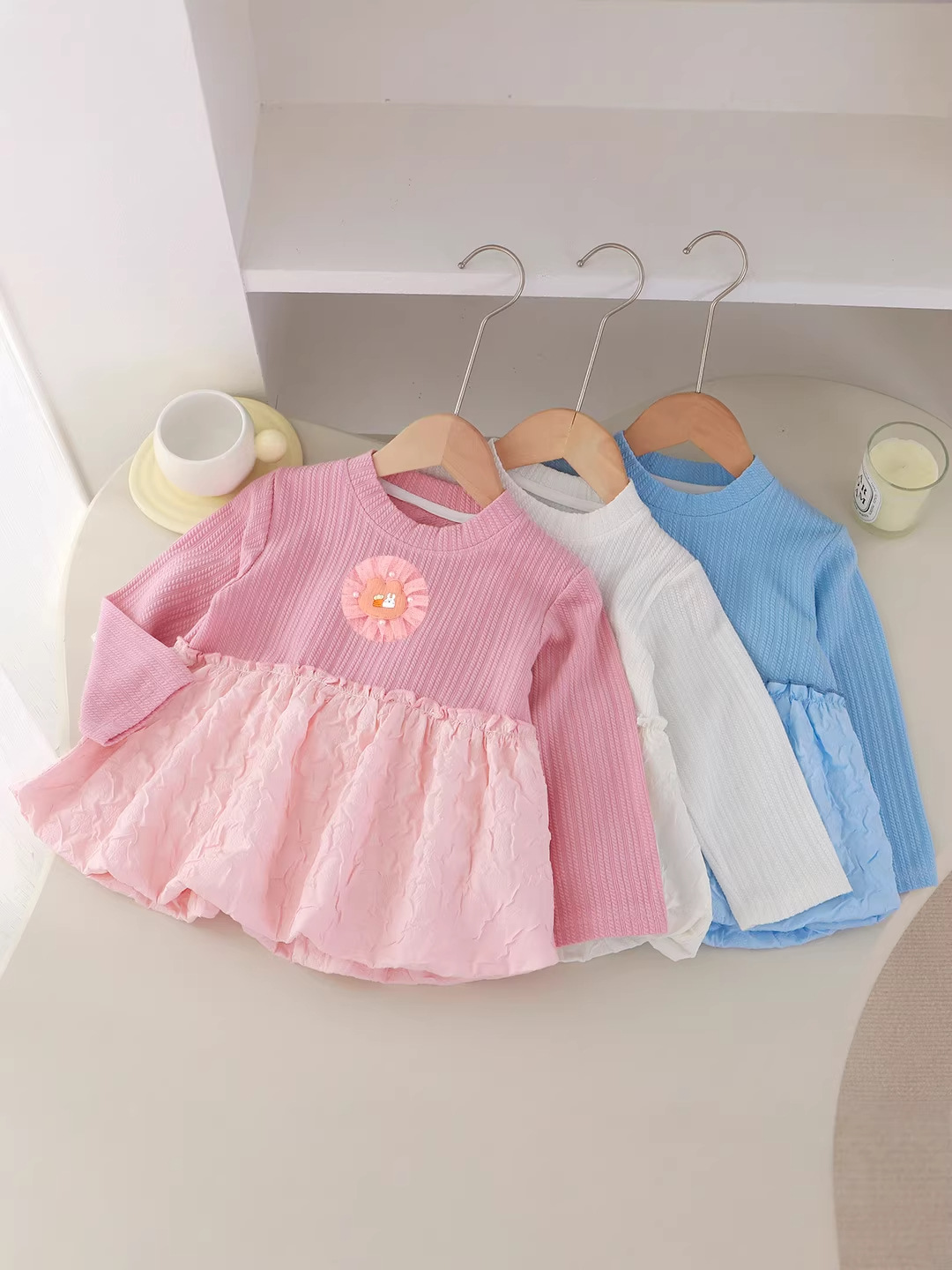 2026 vestido de punto de niña nuevo estilo extranjero fondo niño mangas largas princesa vestido de punto corto