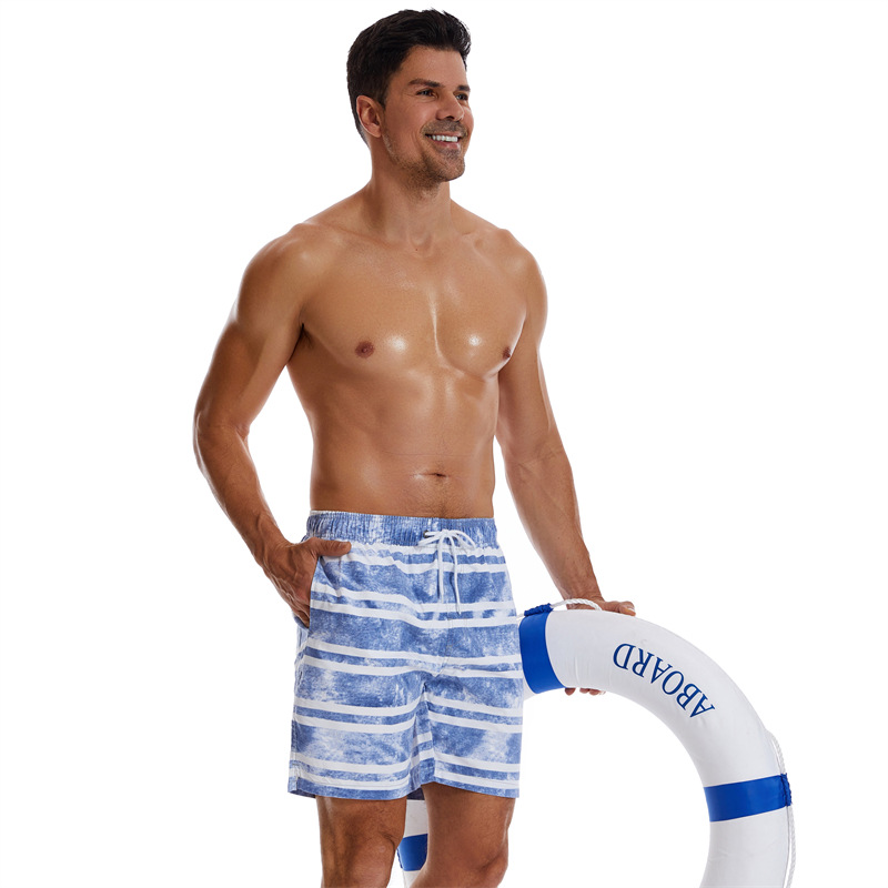 Sneldrogende strandgestreepte zwembroek met print, gewassen stof, grote vrijetijdsshort voor heren_voghion.com