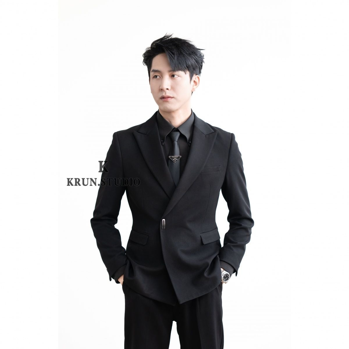 Black men's demi-season suit for leisure