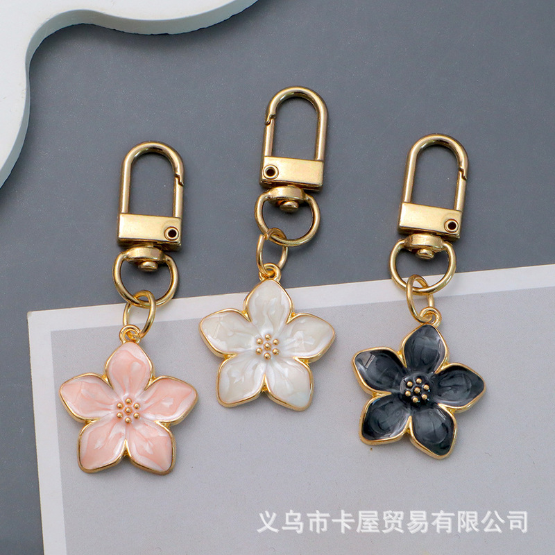 Cross-Border Cherry Blossom Cartoon Keychain Daisy Boutique Pendant Creative Bag Pendant Couple Key Chain Metal Accessories