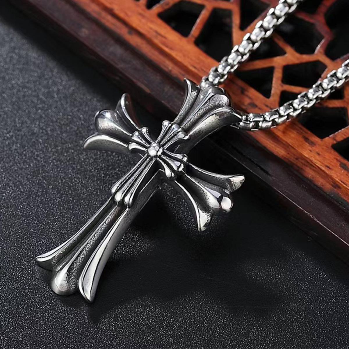 European and American Fashion Hip-Hop Retro Cross Pendant Stainless Steel Chain Men's Necklace Personalized Design Cross-Border Wholesale