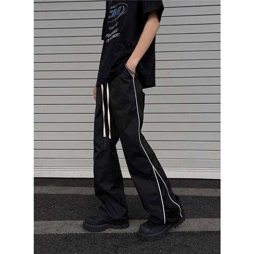 American-style patchwork sweatpants: Loose, casual, breathable, flared-leg design—stylish high-street men's pants with a trendy, versatile vibe.