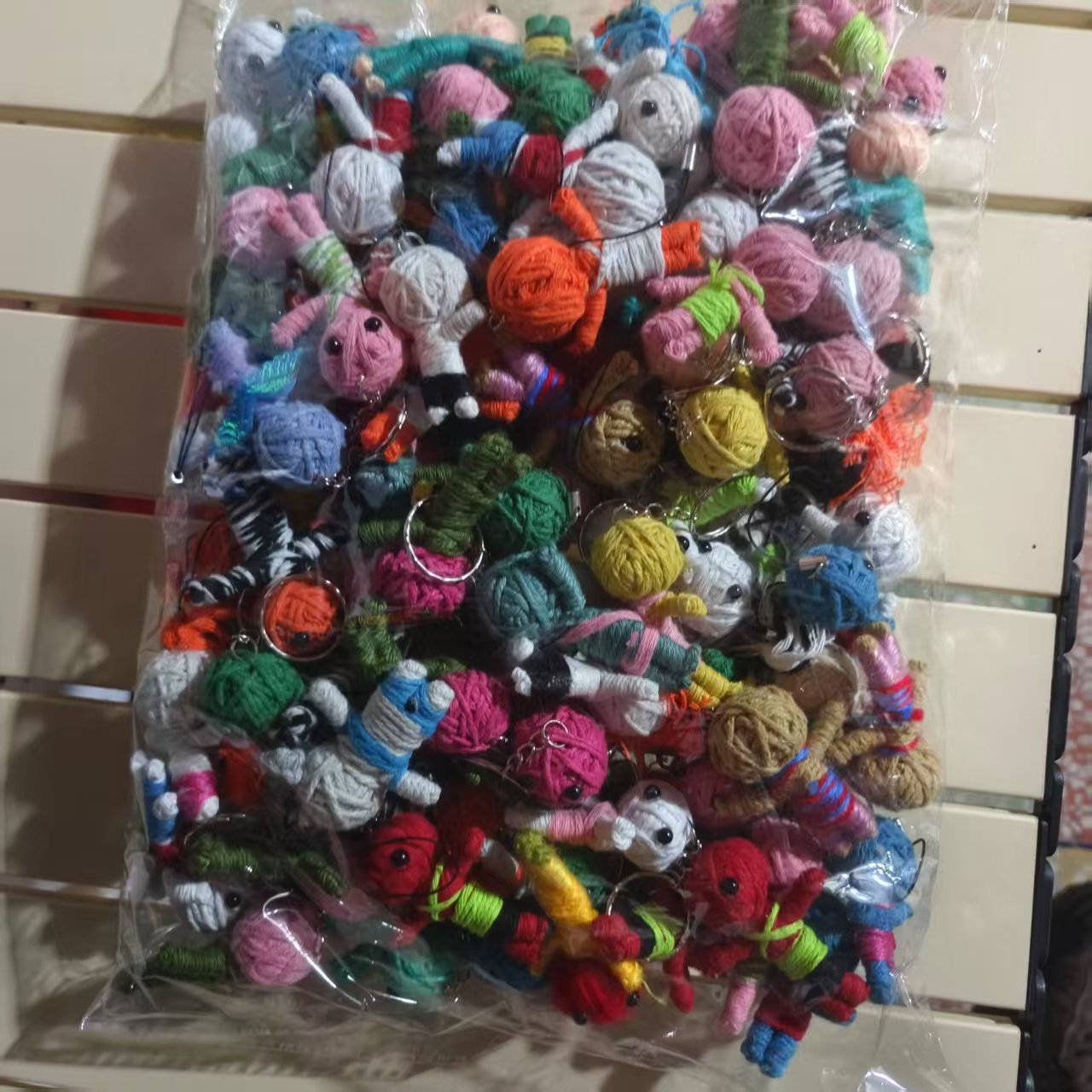 Muñeca vudú de Halloween Hilo de algodón tejido a mano Decoración de ambiente Regalo Lana Muñeca de momia vudú