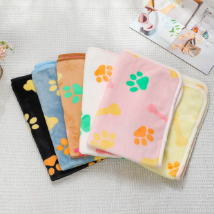 Wholesale Pet Blankets in Stock, All-Season Blankets, Warm Coral Fleece Paw Print Blankets, Cat and Dog Pet Bed Paw Print Design