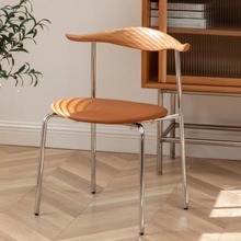 北欧轻奢ins实木餐椅中古牛角椅家用靠背极简咖啡厅设计师椅子