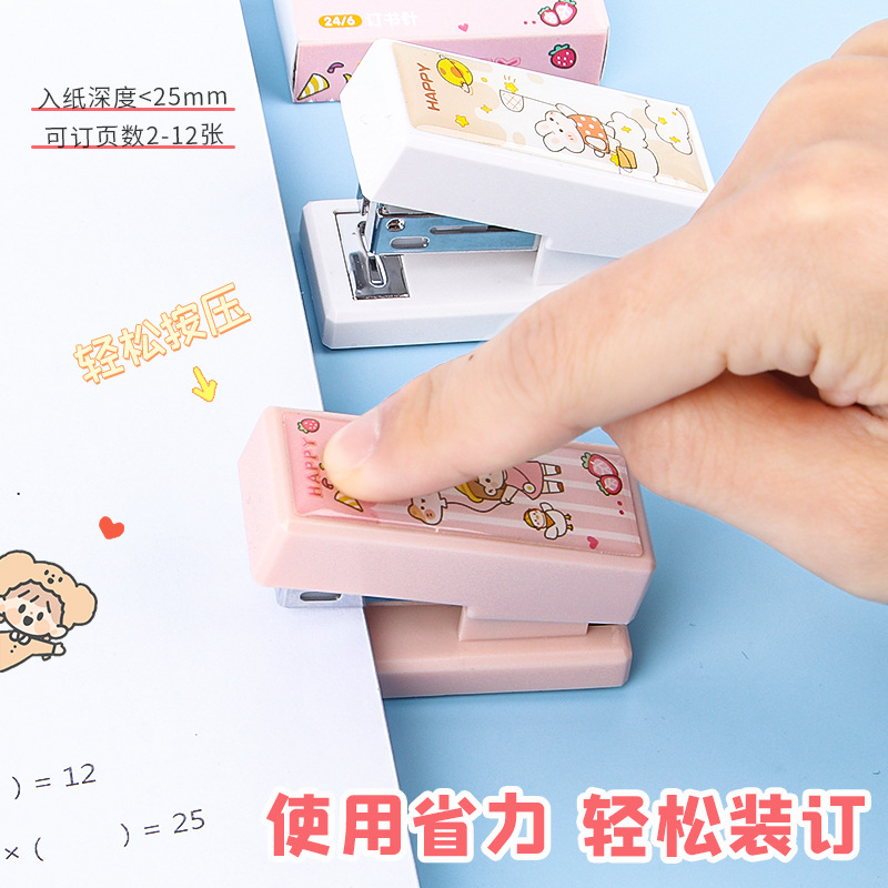 Mini grapadora de dibujos animados tamaño pequeño traje lindo estudiante papelería suministros multifuncional máquina de encuadernación grapadora al por mayor