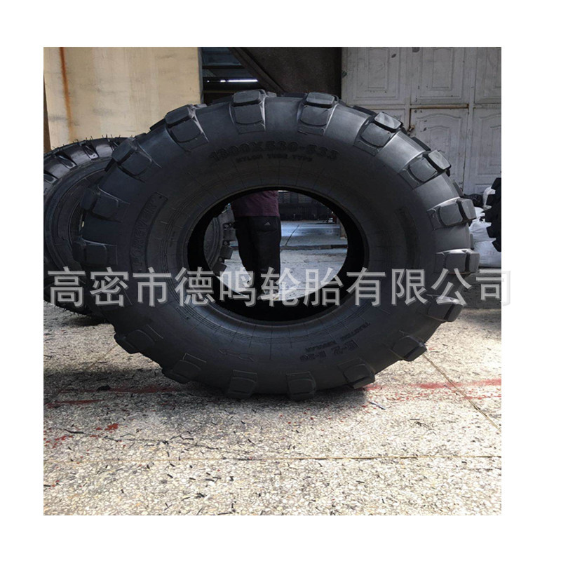 1300x530-533 neumático de camión todoterreno neumático de patrón de espiga todoterreno