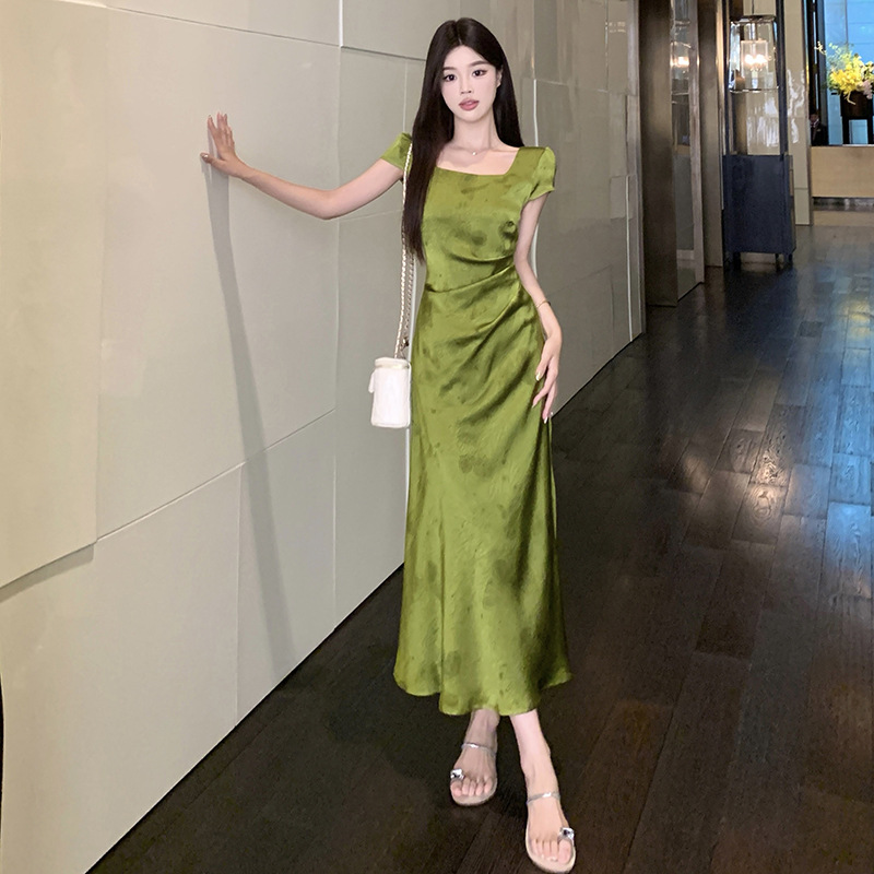 Đầm nữ satin jacquard cổ vuông tay ngắn màu xanh ngọc lục bảo — màu xanh lá cây chi tiết 3