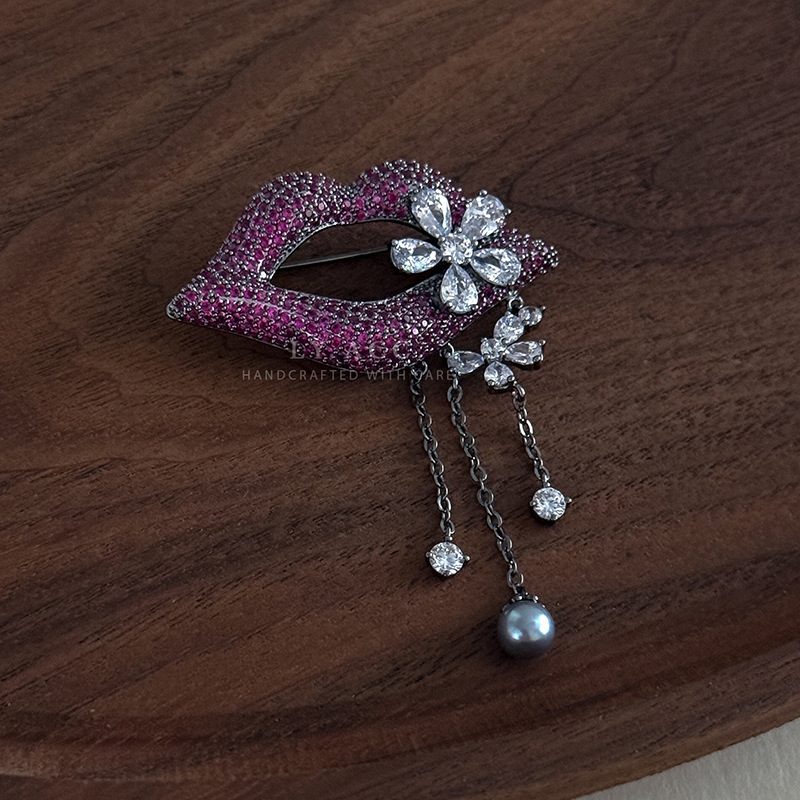 Nuevo broche de flor de perla barroca natural retro, broche antiexposición de nicho de alta gama, ramillete de platycodon