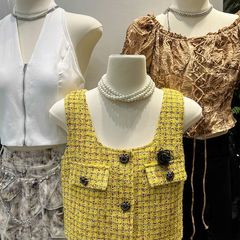 小香風気質馬甲ベスト女性2025春秋新商品はゆったりしていて、袖なしの肩の方の襟の馬が外に着ています。