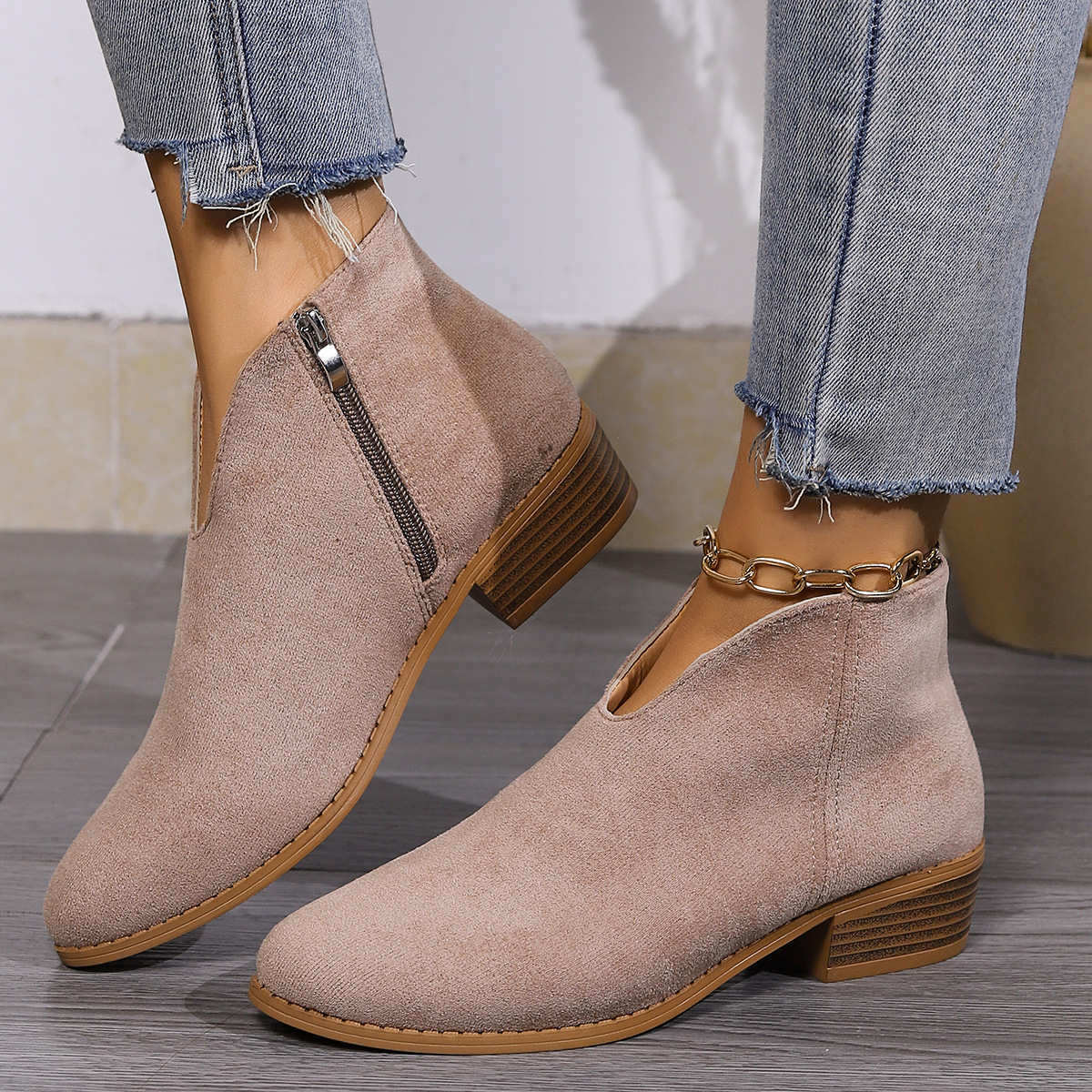 Plus-size women's boots Solid color boots with thick heels_voghion.com