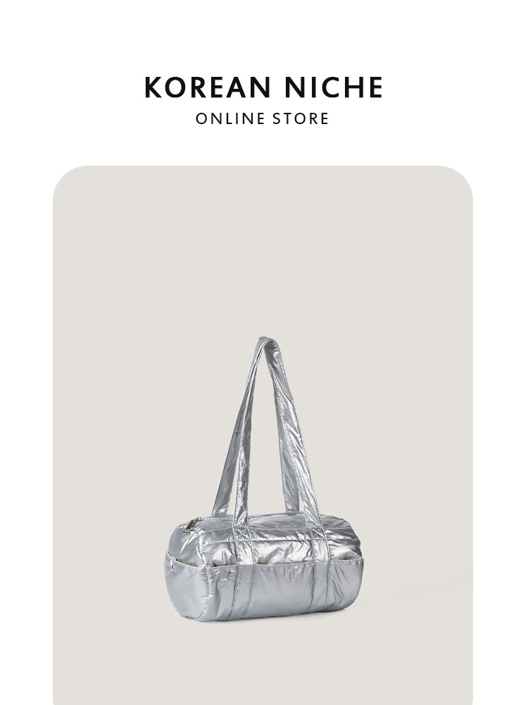 Corea del Sur nicho 2024 otoño e invierno nuevo estilo ligero y moderno bolso cilíndrico de un solo hombro todo fósforo simple bolso de axila mujer