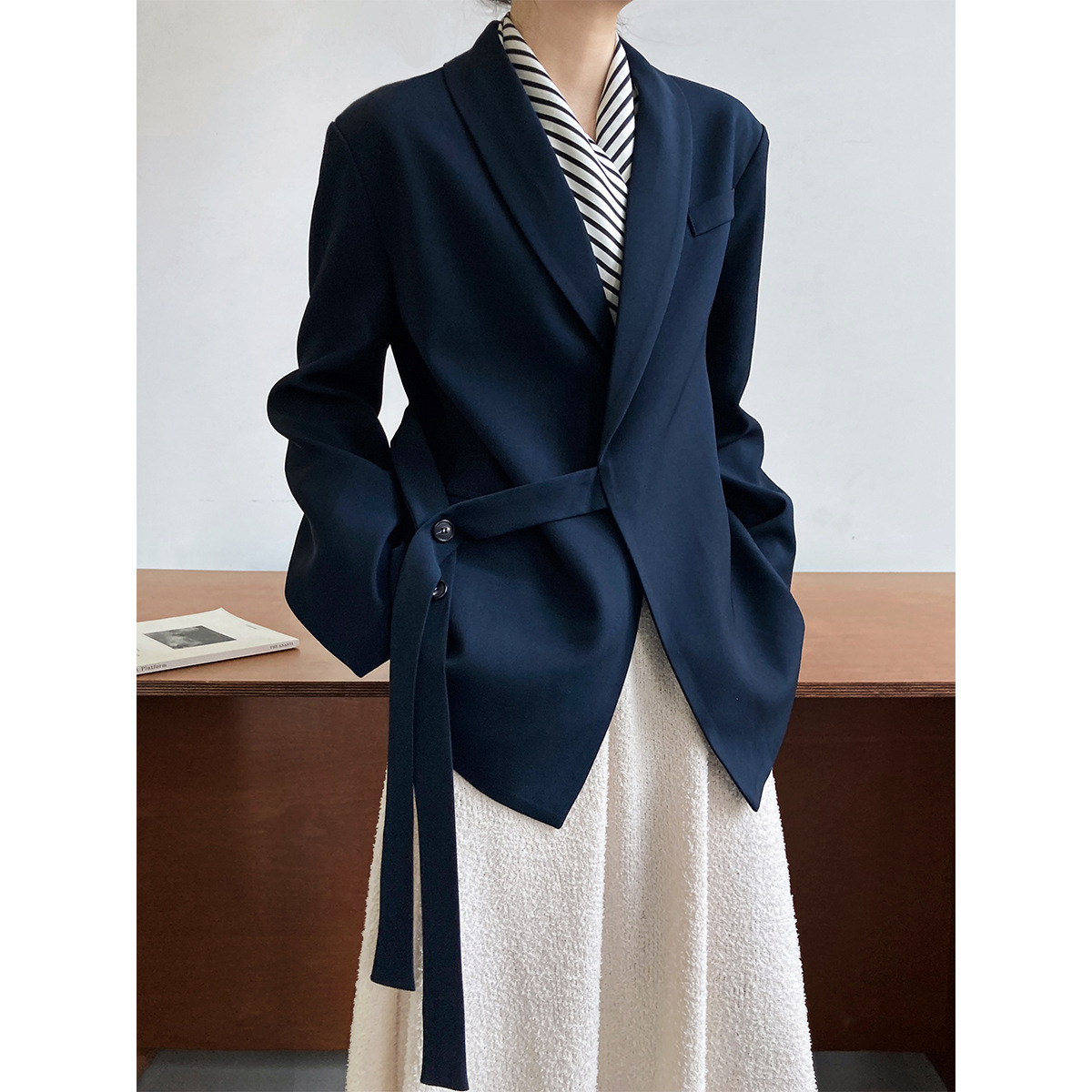 鹿西 高级设计感青果领西装外套女宽松时尚垂感系带西服上衣8825-阿里巴巴