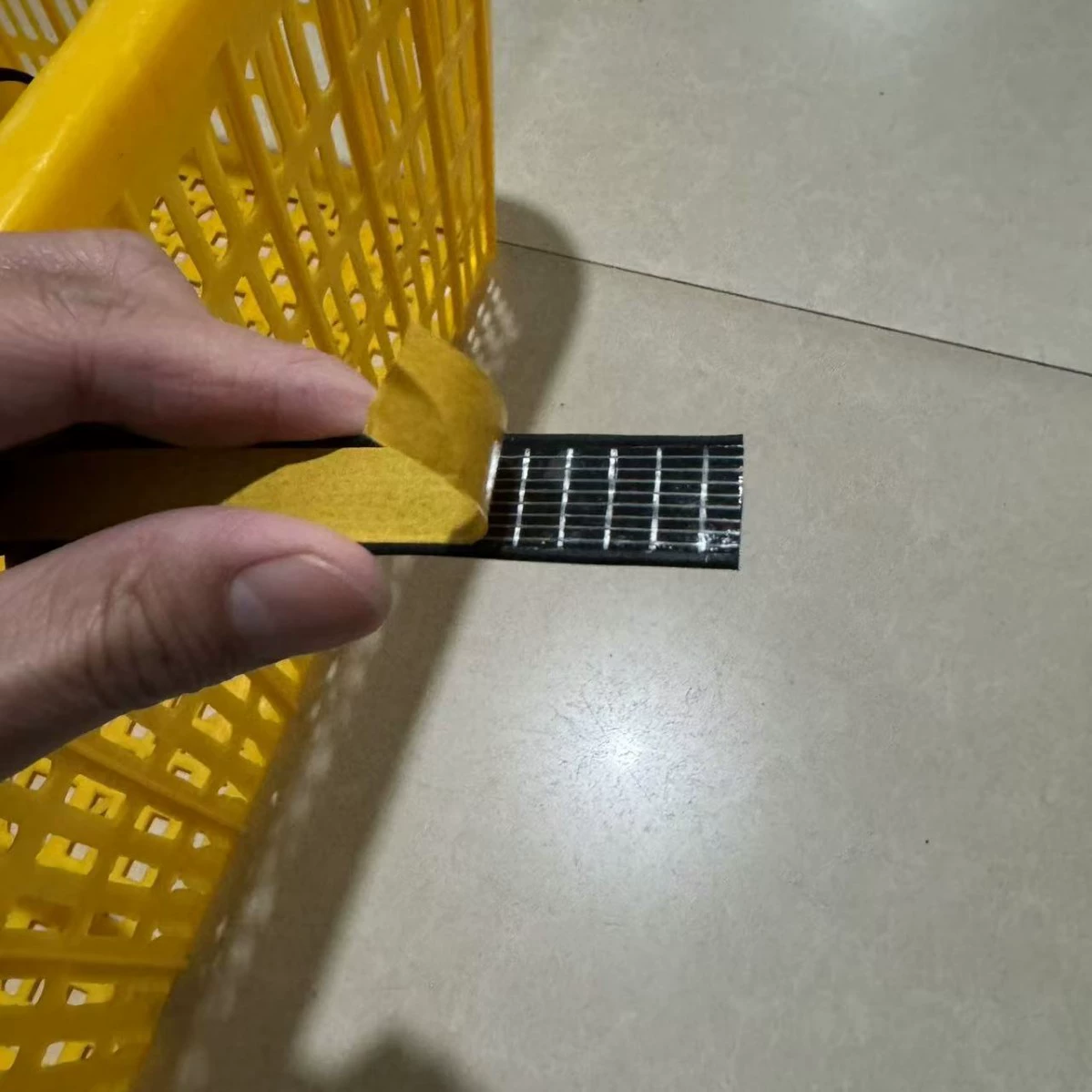 Полукруглая уплотнительная полоса Распределительная коробка губка шкафа самоклеящаяся уплотнительная полоса EPDM тройной EPDM вспененный каучук