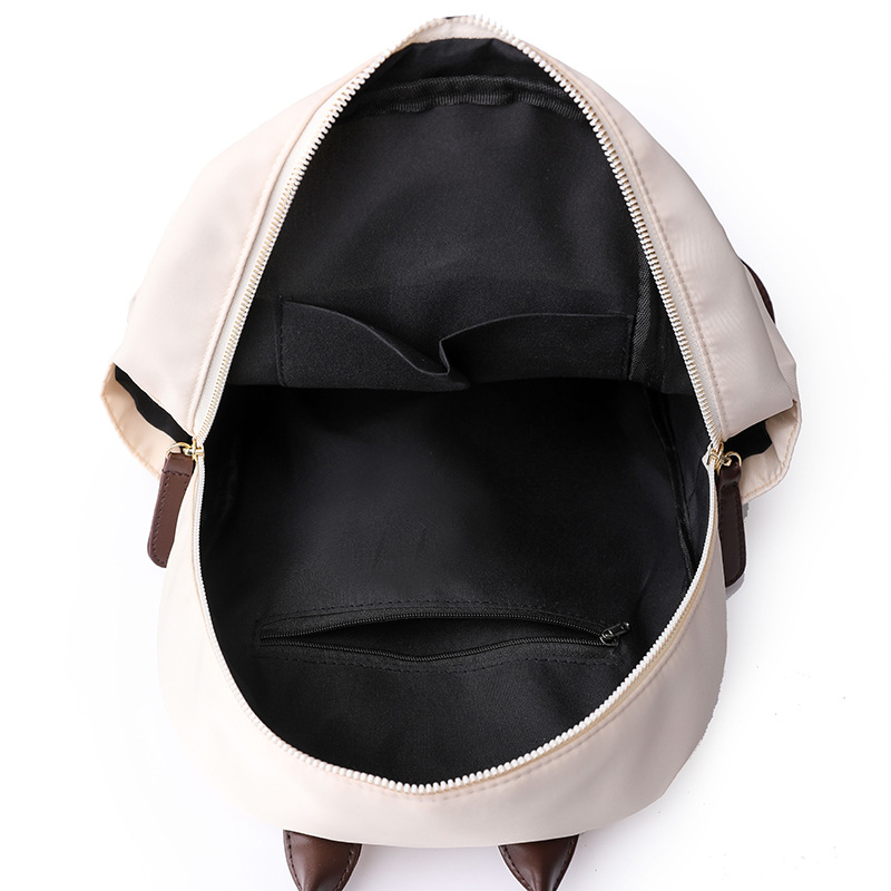 Spot al por mayor 2023 nueva mochila de nailon para mujer coreana moda contraste color al aire libre mochila de viaje portátil marea